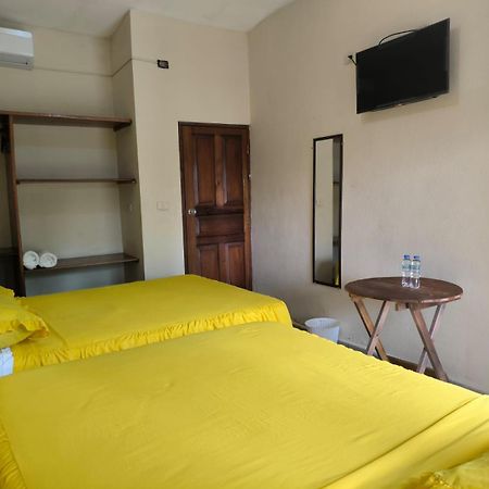 Hotel Y Restaurante Casa Jardines San Benito Екстер'єр фото