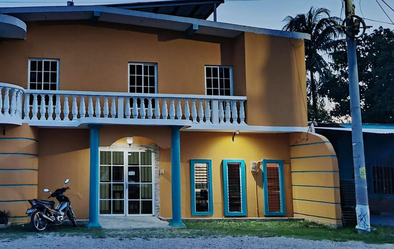 Hotel Y Restaurante Casa Jardines San Benito Екстер'єр фото