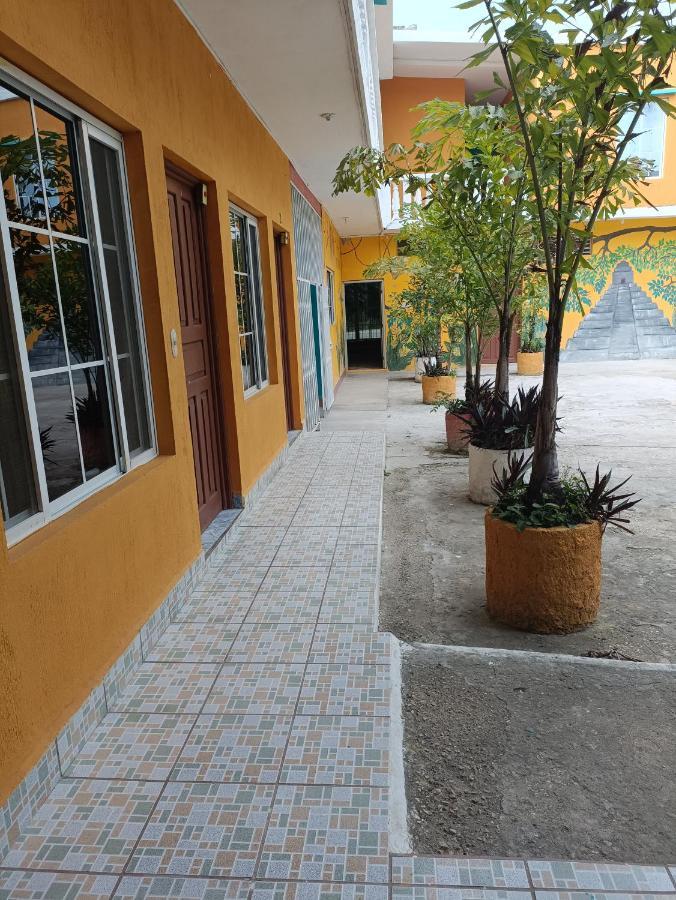 Hotel Y Restaurante Casa Jardines San Benito Екстер'єр фото