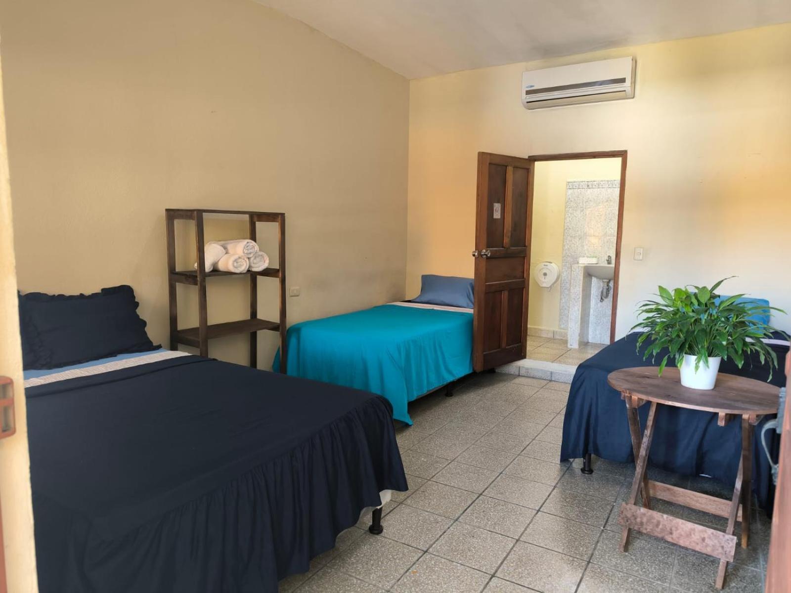 Hotel Y Restaurante Casa Jardines San Benito Екстер'єр фото