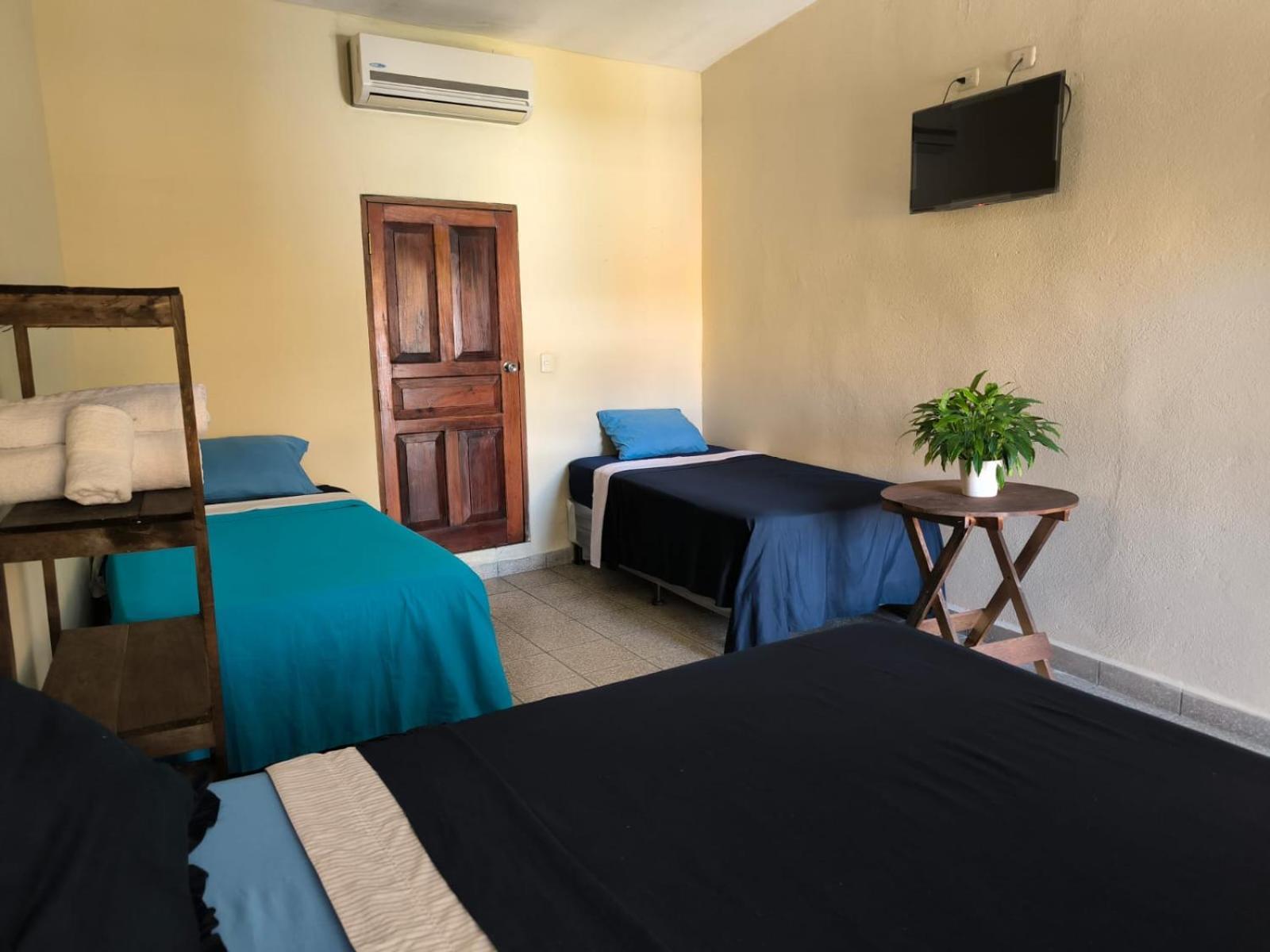 Hotel Y Restaurante Casa Jardines San Benito Екстер'єр фото