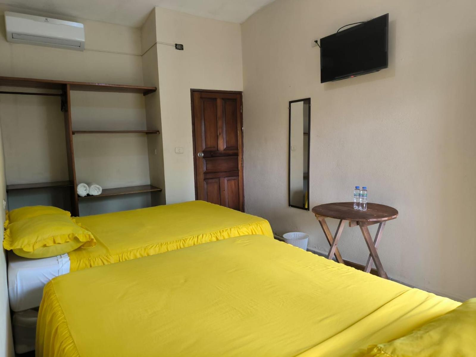 Hotel Y Restaurante Casa Jardines San Benito Екстер'єр фото